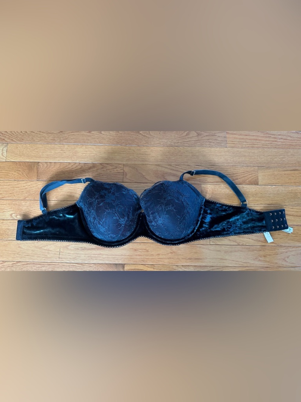 Victoria's Secret Black Lace and velvet Underwire Bra - nwt 36ddd